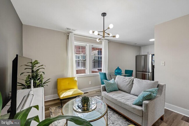 Building Photo - 2107 Fort Davis St SE