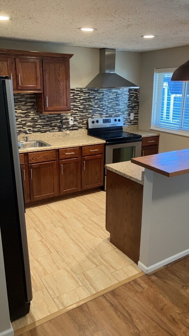 Building Photo - 6045 Ansbury Dr