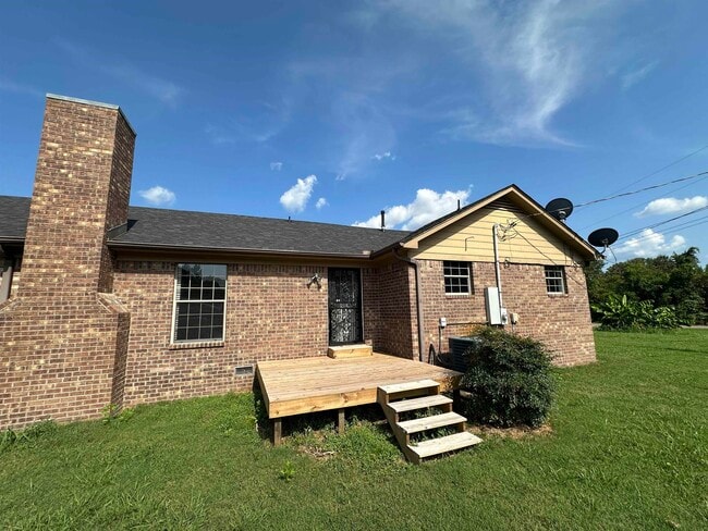 Building Photo - 400 Thomas Rd