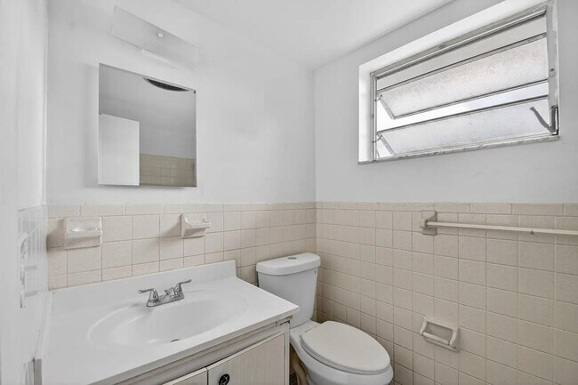 Building Photo - 1406 Barton Rd