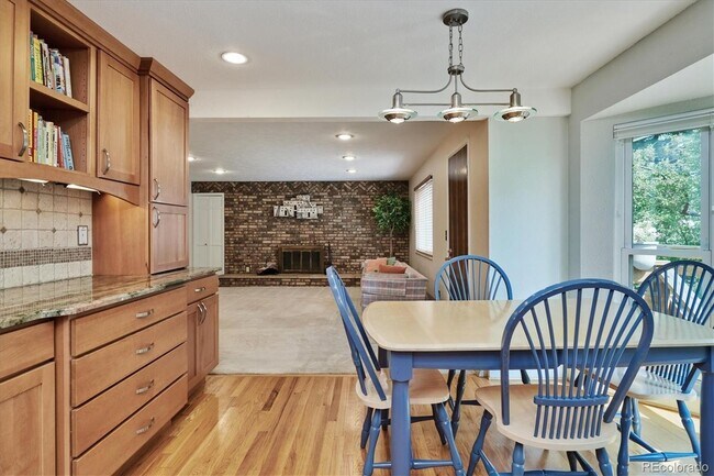 Building Photo - 10725 E Maplewood Dr