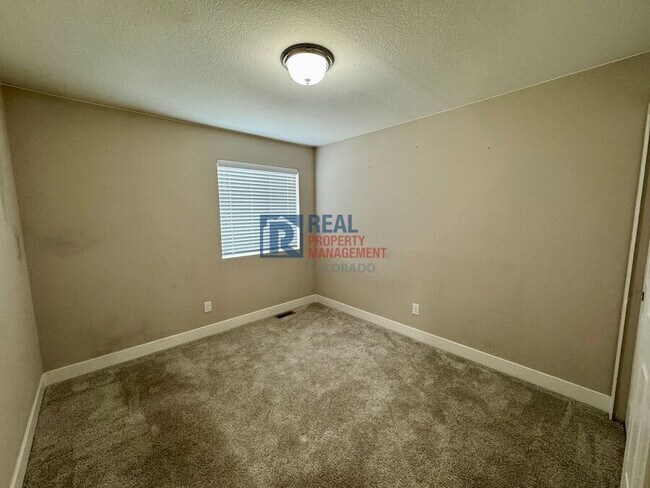 Building Photo - 16015 E Bolling Dr