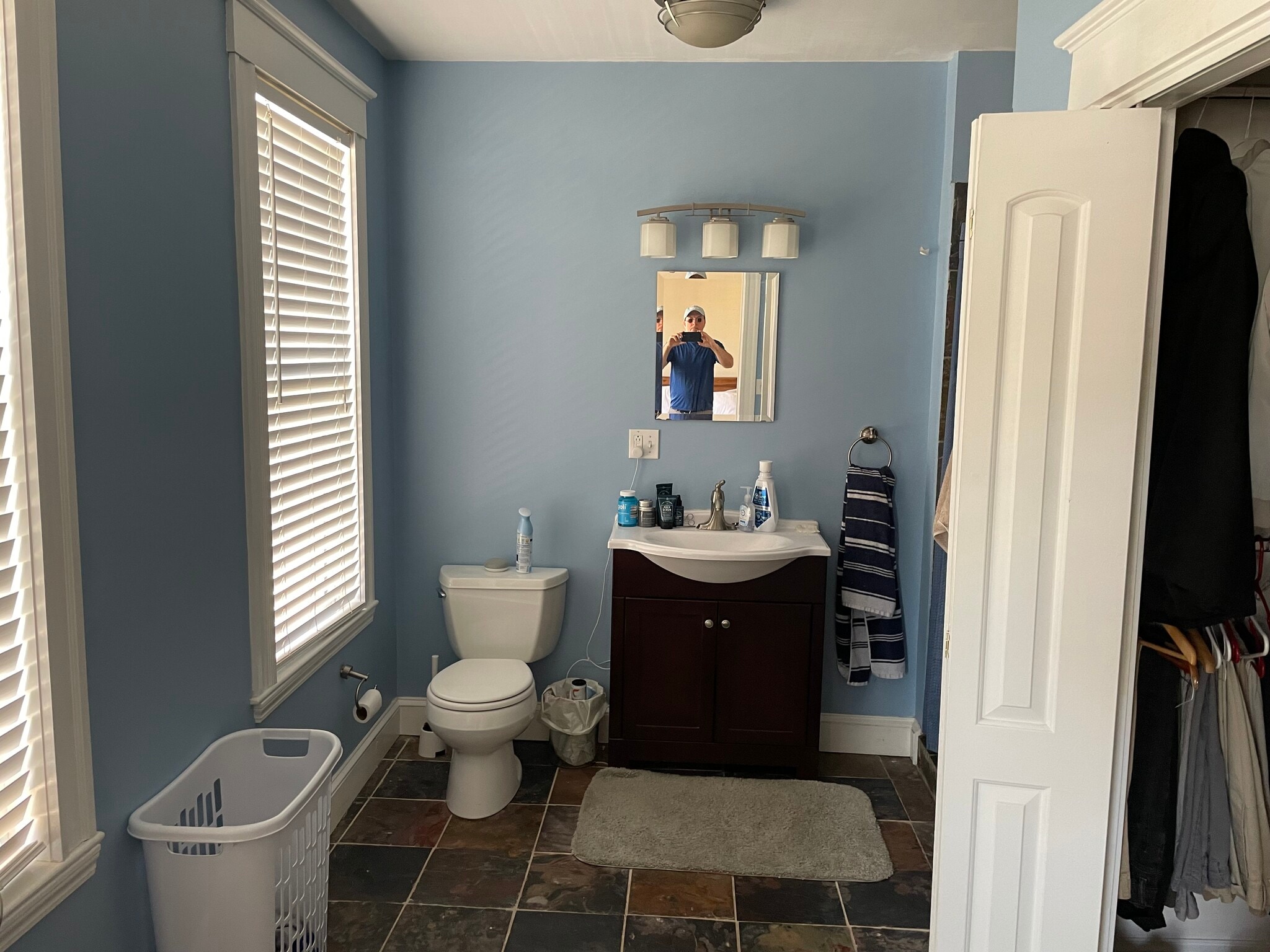 Building Photo - 211 W 8th St