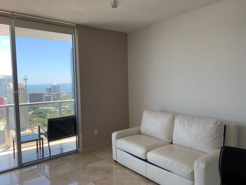 Building Photo - 1060 Brickell Ave