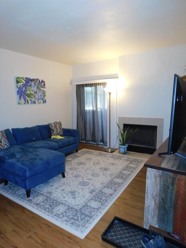 Building Photo - Edgecreek Condo for Lease