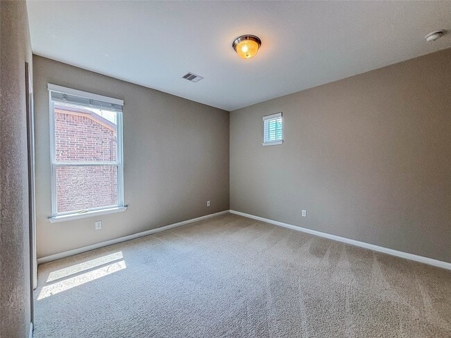 Building Photo - 25639 Kearsley Dr