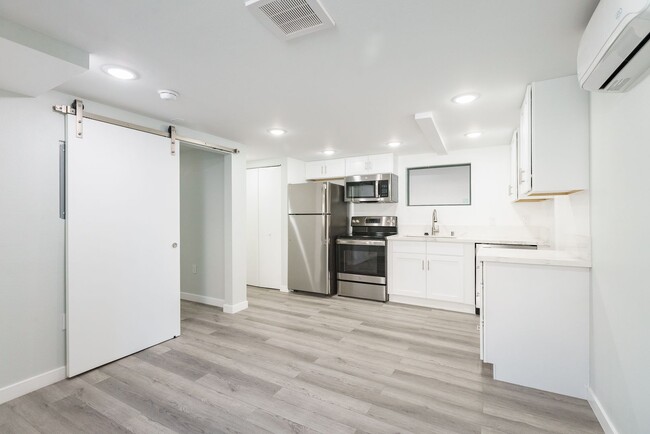 Interior Photo - 15286 Sutton Street