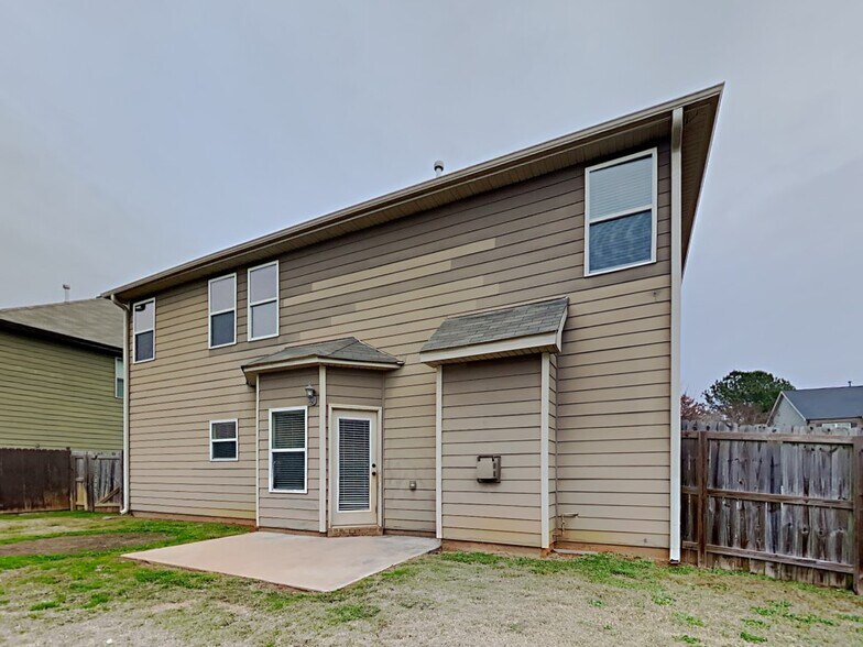 Building Photo - 3365 Gardenside Dr SW