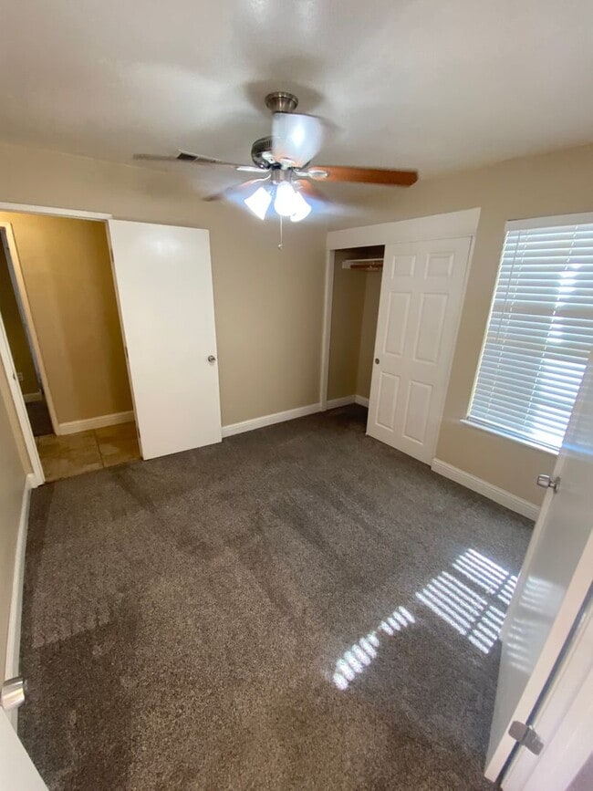 Building Photo - 3+2 NW Hageman & Jewetta Area $2150+ $2150 Deposit