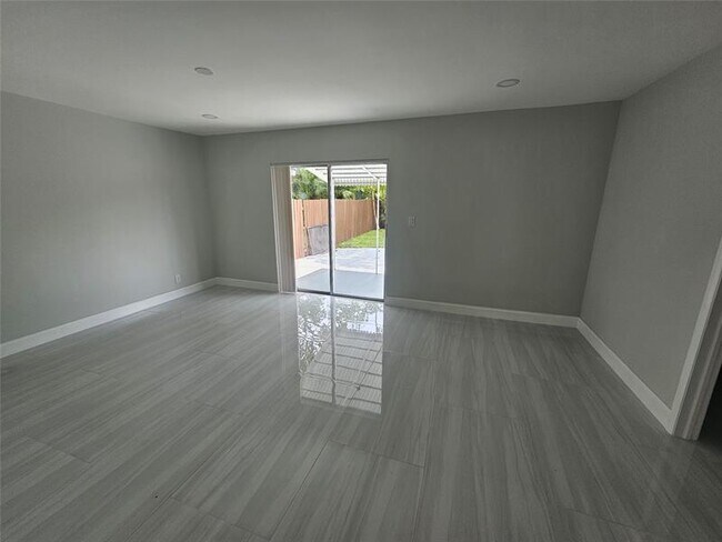 Building Photo - 4072 SW 51st St