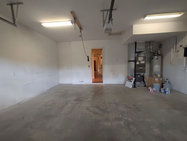 Building Photo - Stunning Renaissance Home, 5 bedroom 3 ful...