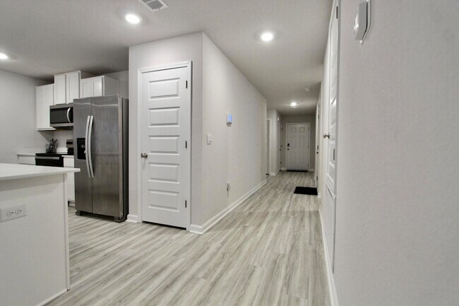 Building Photo - 334 Flounder St