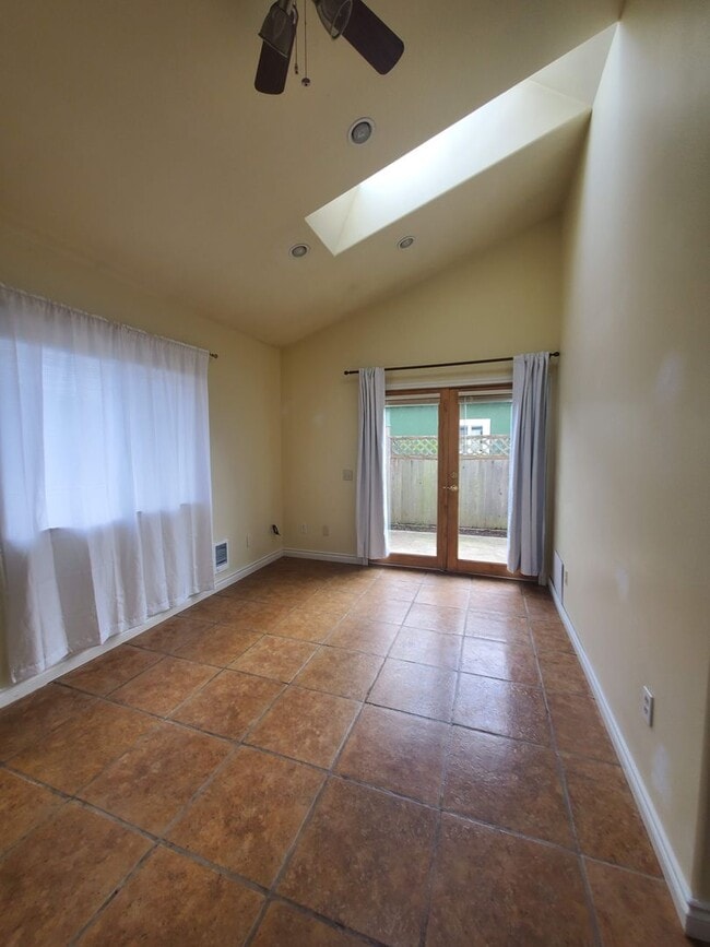 Building Photo - 1129 1/2 West 16th St., Port Angeles, WA 98362