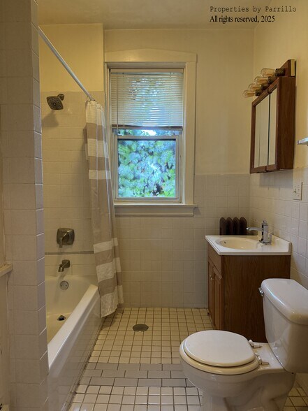 Bath Room - 1338 W Winona St