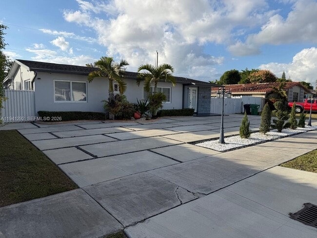 Building Photo - 3030 SW 96th Ave