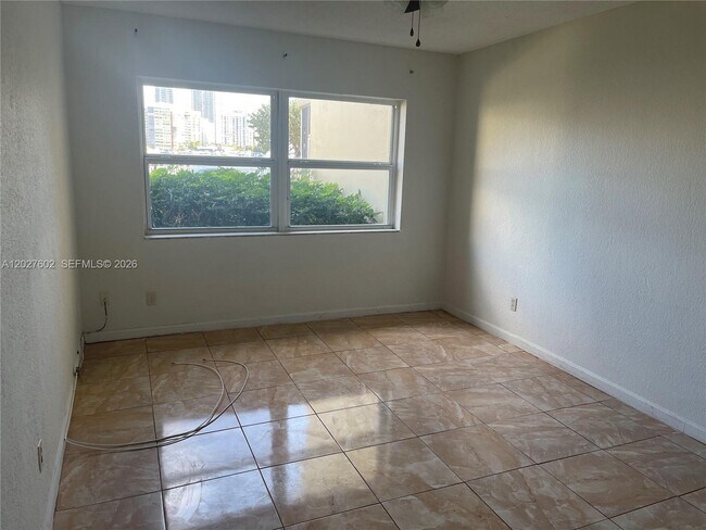 Building Photo - 450 Golden Isles Dr