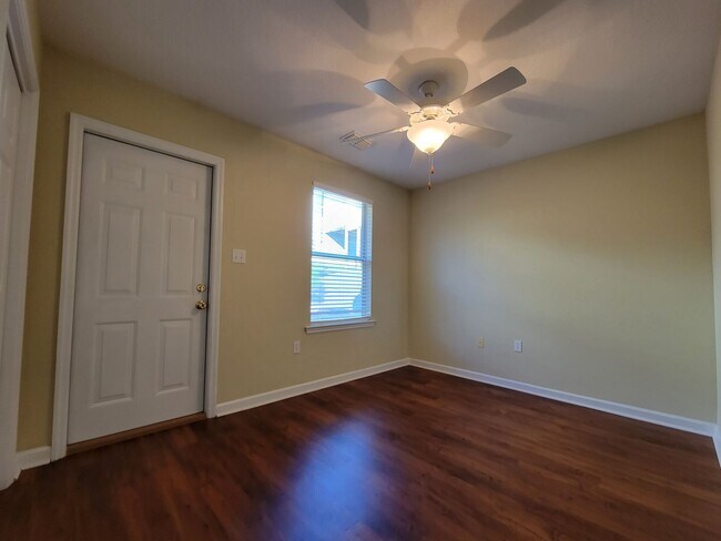 Building Photo - Lovely 3 bedroom town home off Apalachee Pkwy for rent August 7, 2026 $1725