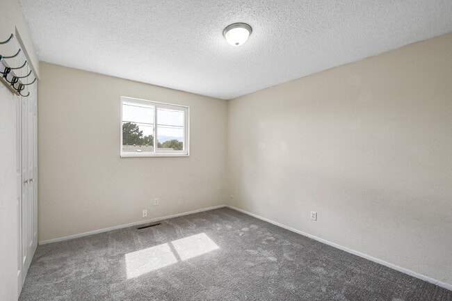 Building Photo - $1,995.00, 3 bed, 2 bath located in Fountain