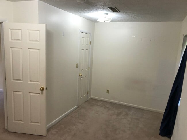 Building Photo - 3 Bed/2.5 Bath Home in Wiles Hill - Available May 20th!