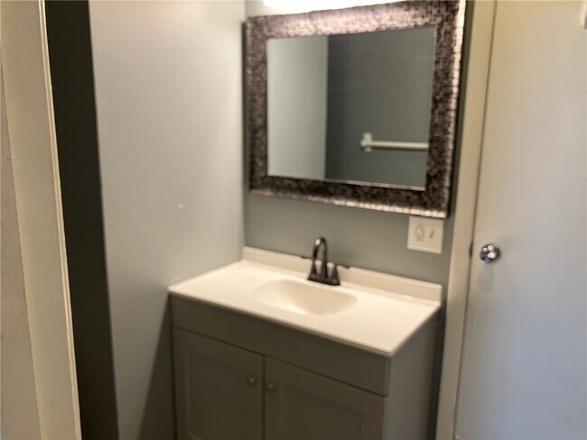 Building Photo - 553 French Rd