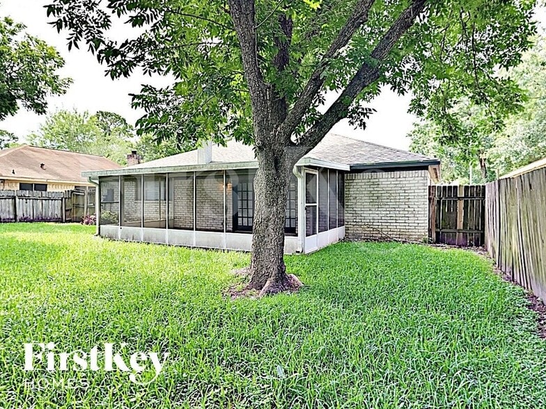 Building Photo - 7123 Foxmar Ln