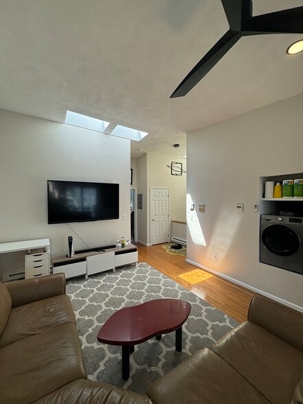 Building Photo - 608 Dorchester Ave