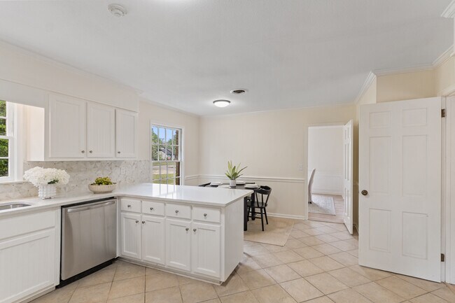 Building Photo - 2451 Belcher Dr