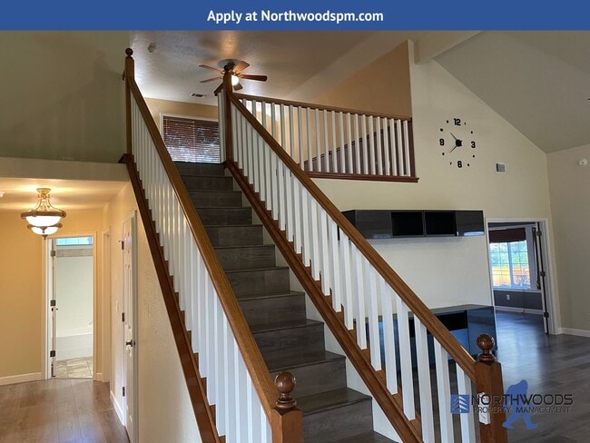 Building Photo - Lots of Room- 3 Bedroom 2 Bath Home with B...