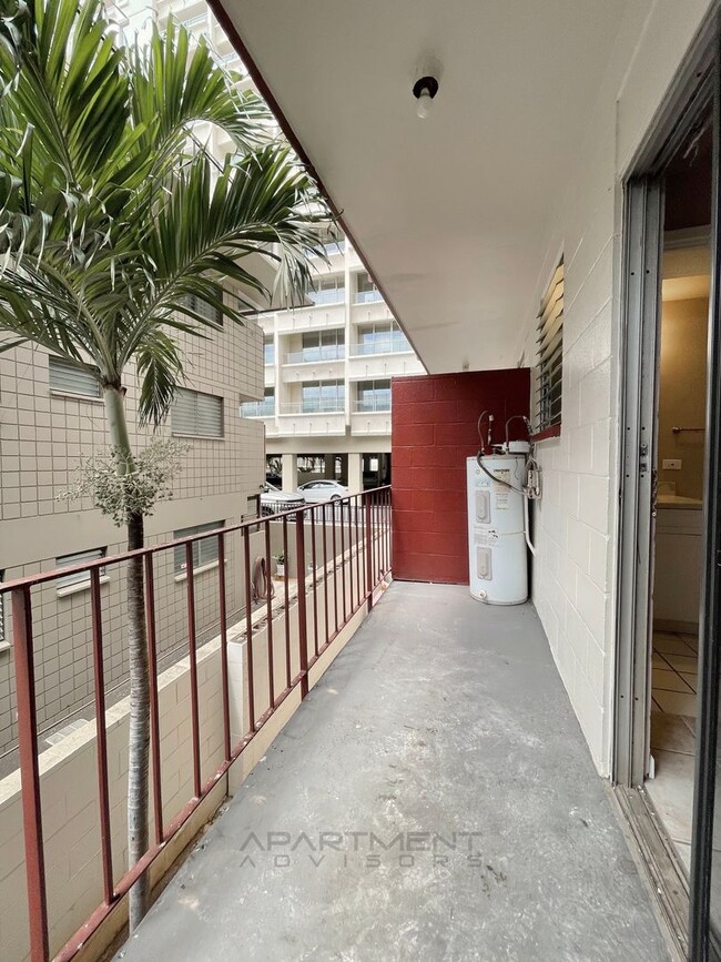 Building Photo - Flat $100 1st Month Rent Special! | Newly ...