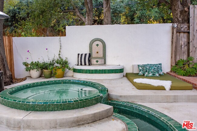 Building Photo - 1362 Old Topanga Canyon Rd