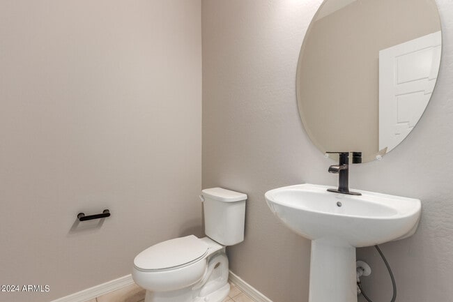 Building Photo - 8854 W Palo Verde Dr