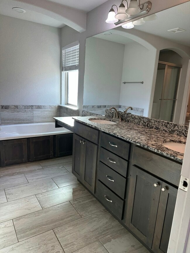 Building Photo - 4336 W Wales Dr