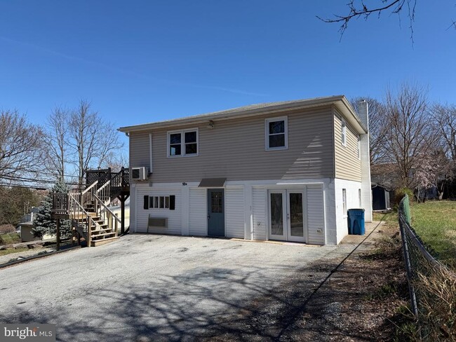 Building Photo - 18 C AND P Ln N