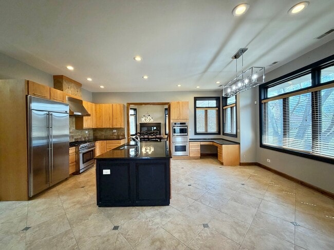 Building Photo - 1S701 Eisenhower Rd