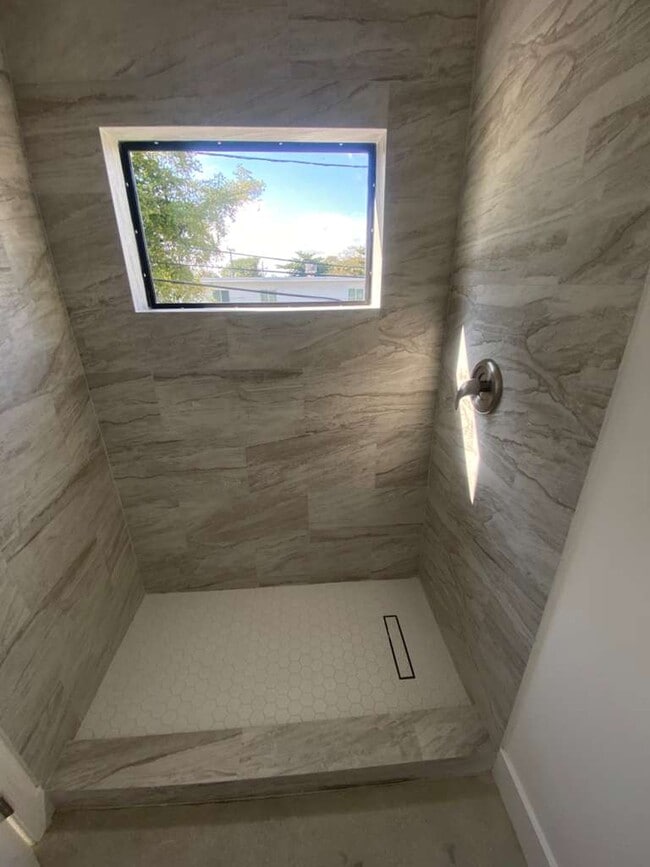 Building Photo - 6233 NW 20th Ave