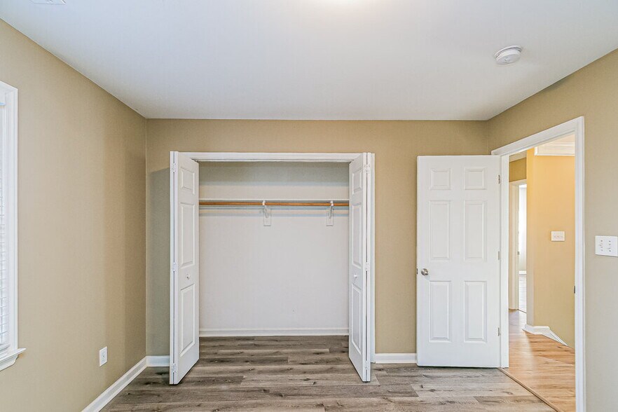 Building Photo - 5125 Casland Dr