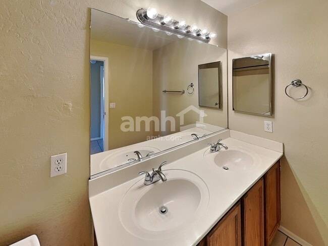 Building Photo - 2510 N 106th Ave