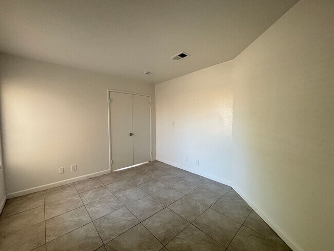 Building Photo - Renovated Spacious East Lancaster Single Story Home
