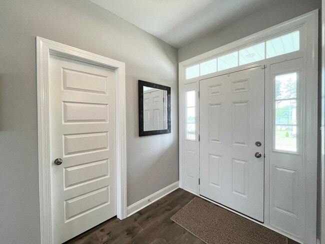 Building Photo - Private 3BD, 2.5BA Home with Modern Finishes, Back Deck and Large Yard, on a Nearly Half Acre Lot
