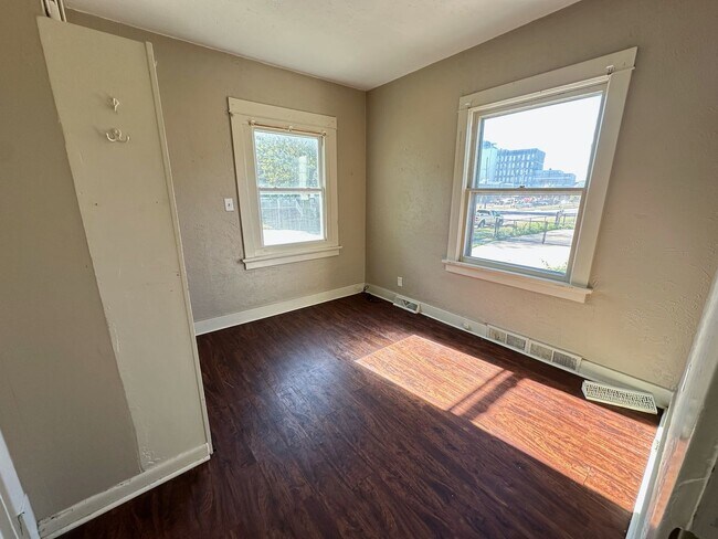 Building Photo - 514 16th St NE