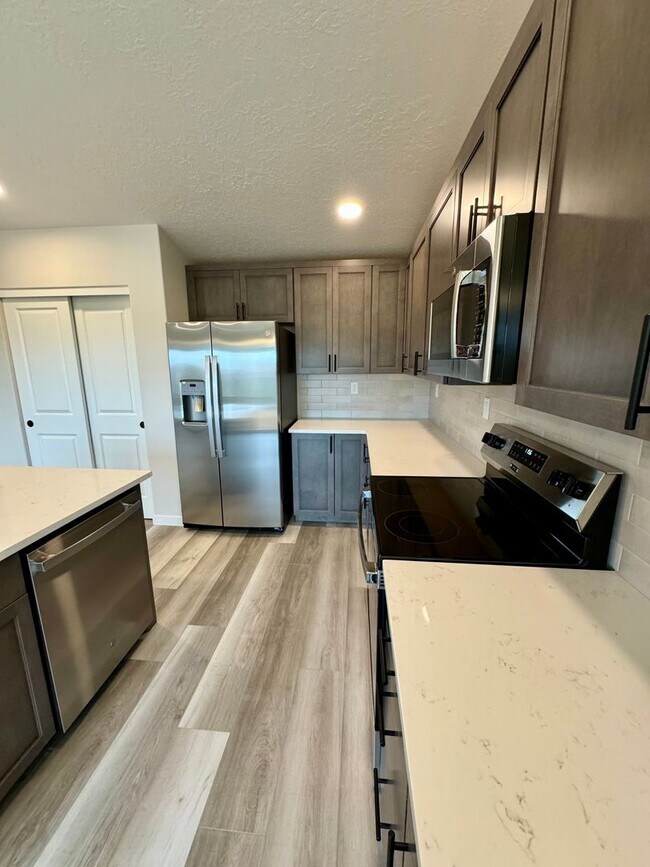 Building Photo - Brand new build with stunning Dry Canyon views!