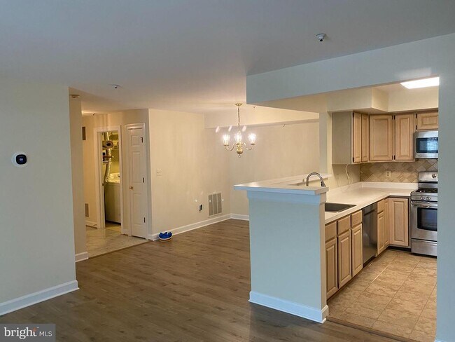 Building Photo - 12233 Fairfield House Dr