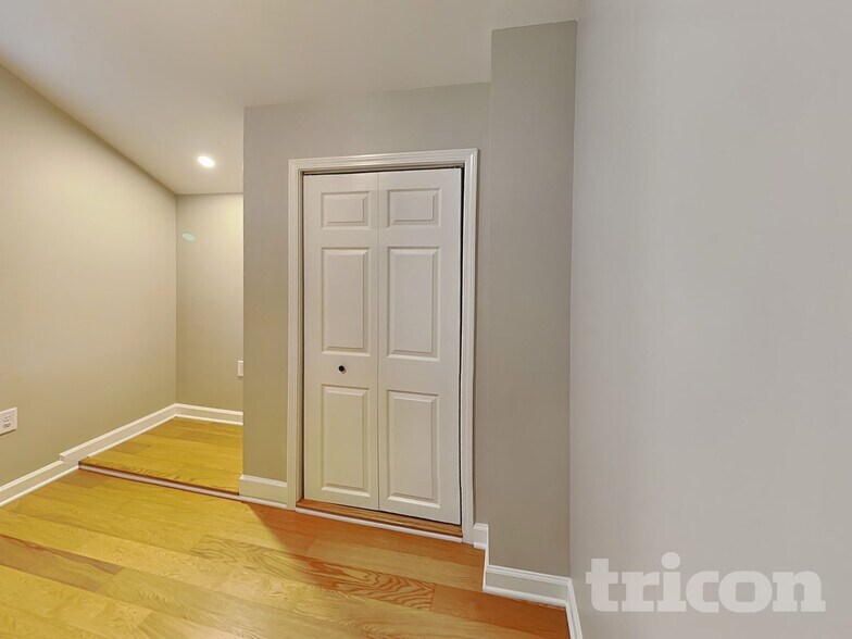 Building Photo - 8203 Knollwood Cir