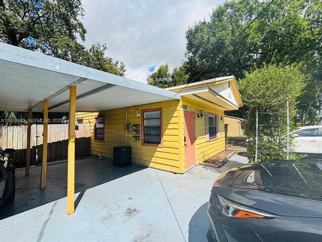 Primary Photo - 1913 Riverside Dr