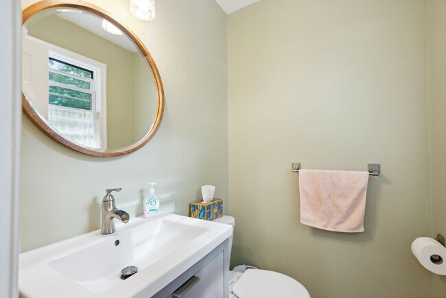 Building Photo - Totally update and impeccably maintained 4...