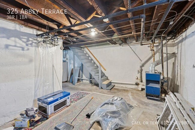 Building Photo - 325 Abbey Terrace