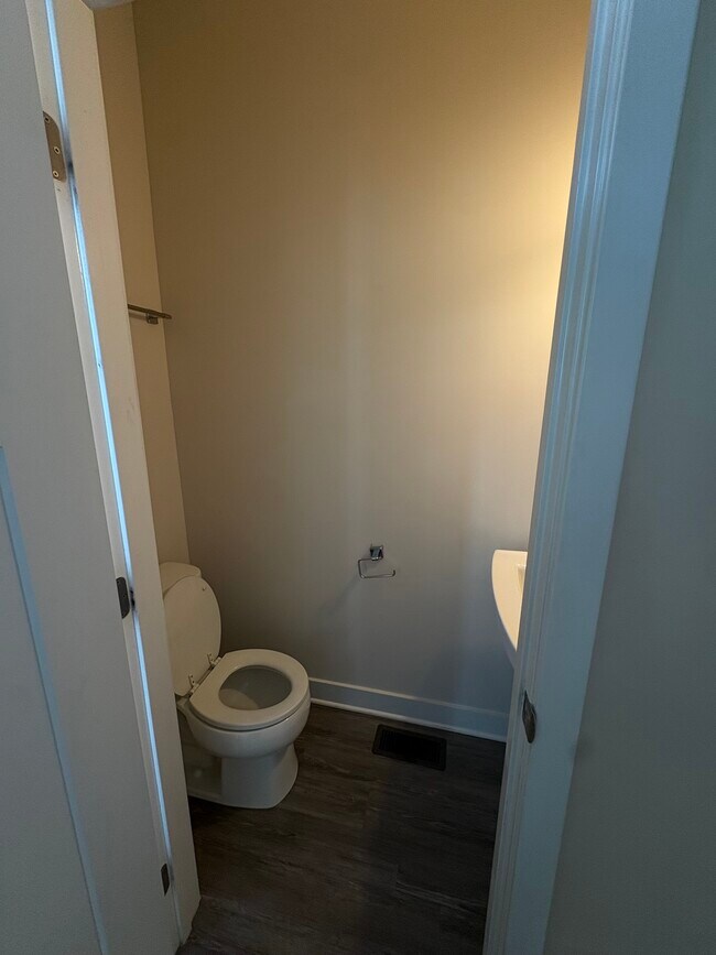 Building Photo - Chesapeake Home