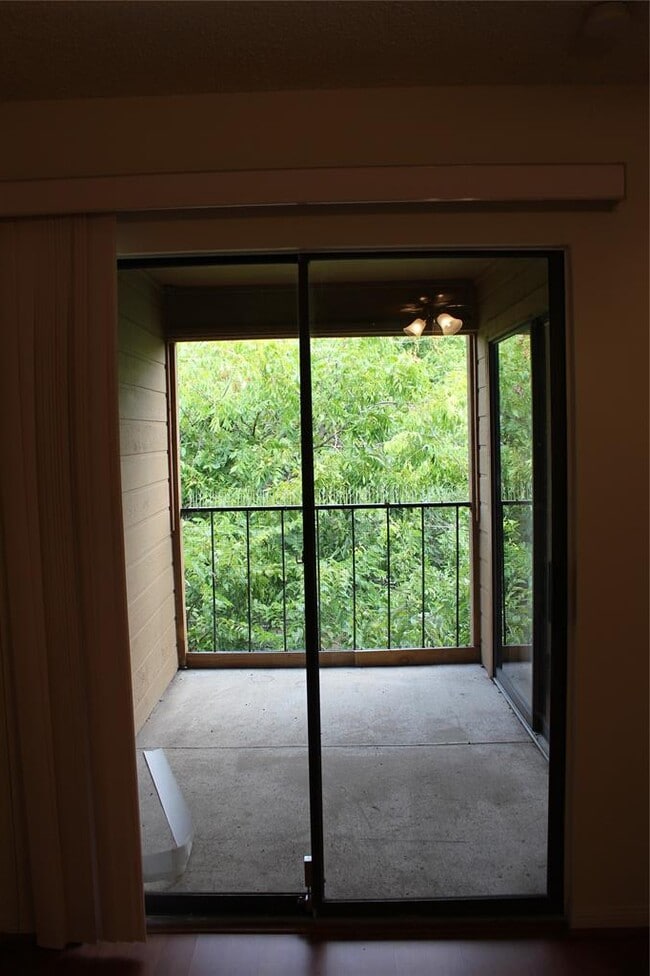 Building Photo - 203 E 31st St