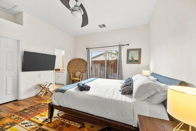 Building Photo - 53180 Avenida Mendoza