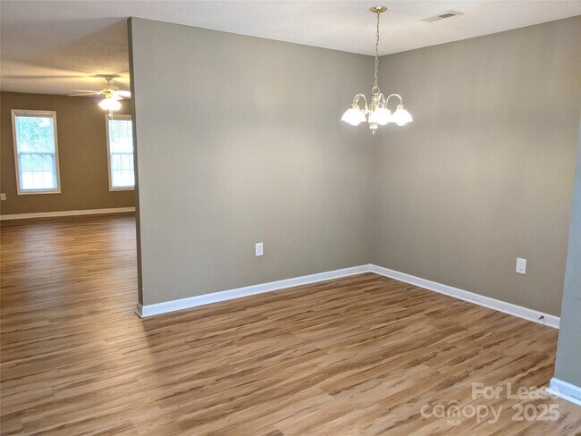 Building Photo - 140 Locomotive Ln